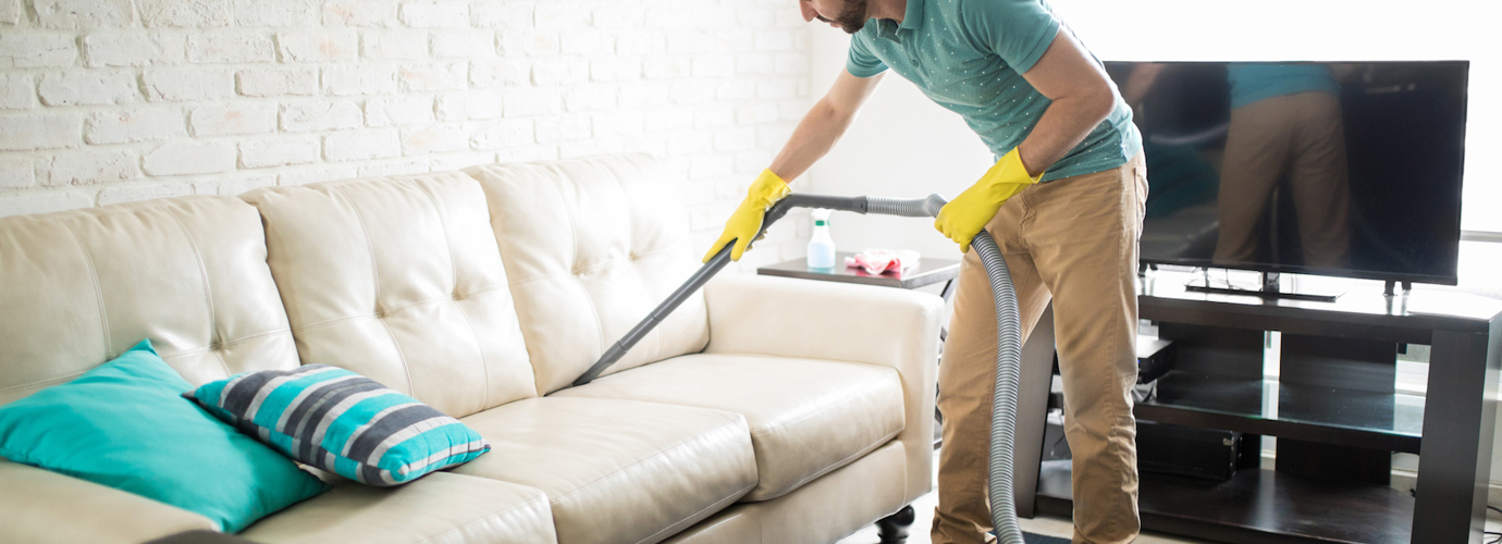 Cómo limpiar un sofá en seco - 4 pasos esenciales