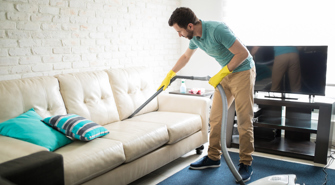 Como limpar sofás de tecido em 6 passos