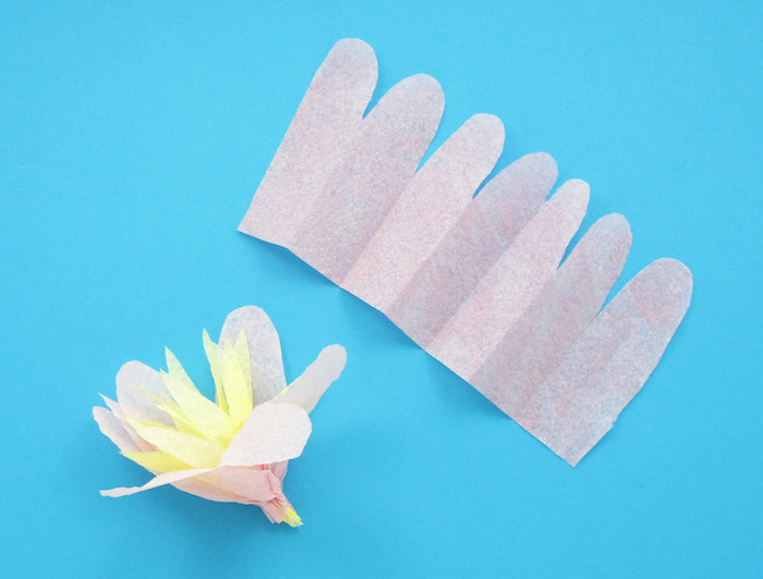 Dicas de como fazer flor de papel em casa com papel de cozinha - Colhogar