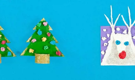 Tarjetas de Navidad DIY hechas de cartón, papel de seda y purpurina con forma de árboles de Navidad y un reno blanco