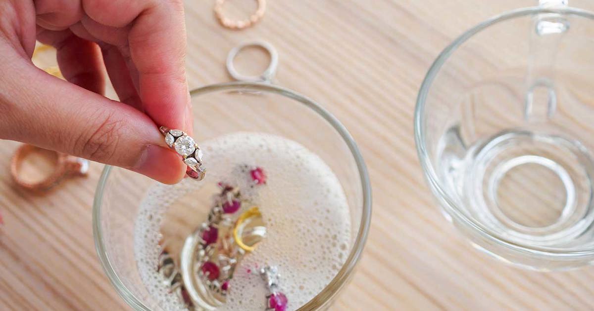 Como limpar ouro e prata das suas joias - Colhogar