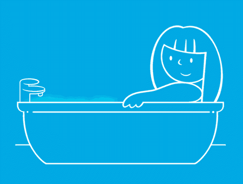 Un GIF ilustrado de una persona con el cabello largo tomando un baño tibio para aliviar la congestión nasal.