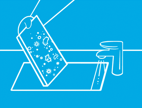 Ilustração animada de mãos desenhadas em linha branca sobre fundo azul a lavar uma tábua de cozinha com detergente e água.
