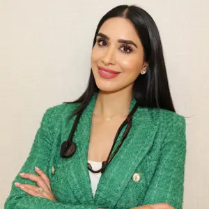 Fotografía profesional de la Dra. Raj Arora, fundadora y directora médica de The Facebible.