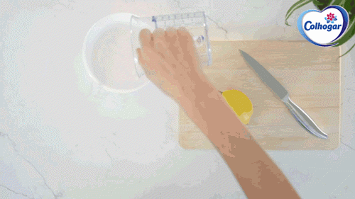 Deite água numa taça