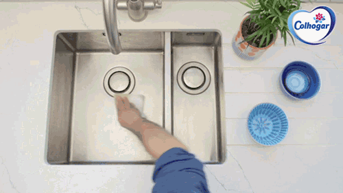 Aclara con agua caliente limpia