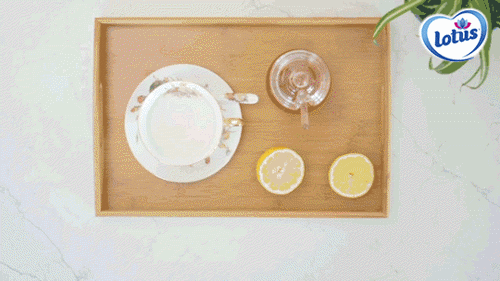 Una bebida caliente con miel y limón es a la vez calmante y deliciosa