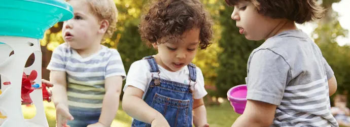 Cinco ideas de juegos con agua para niños