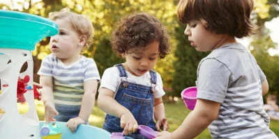 Cinco ideas de juegos con agua para niños