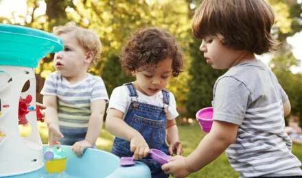 Cinco ideas de juegos con agua para niños